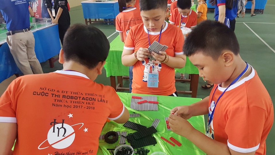 Hào hứng cuộc thi Robot cho học sinh Thừa Thiên Huế - 2 Phần thi Robot sáng tạo
