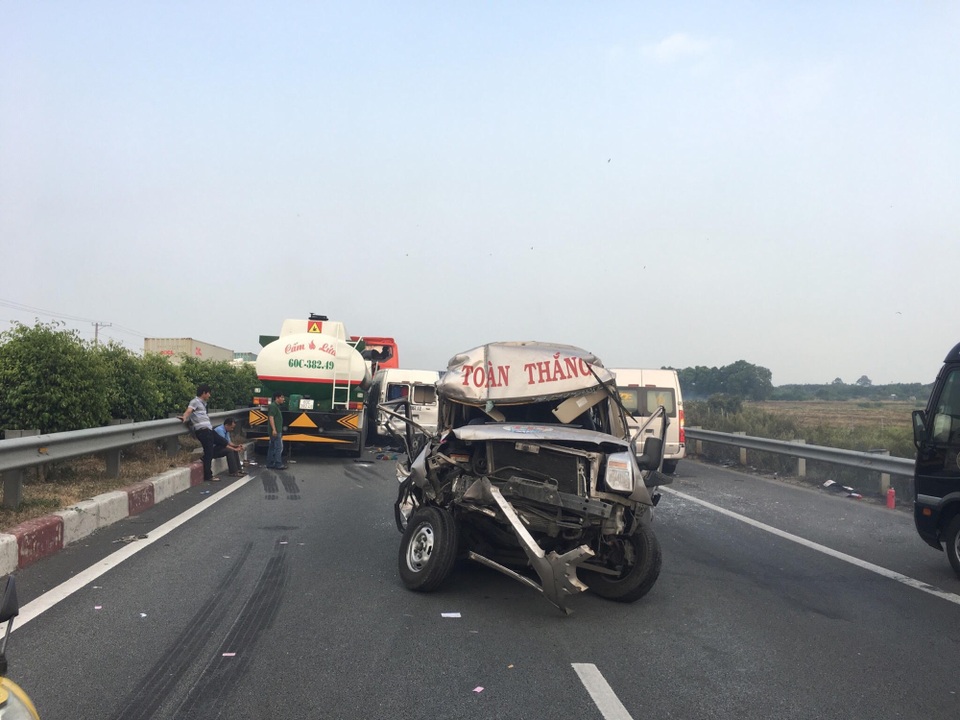 Khói mù mịt gây tai nạn liên hoàn trên cả 2 hướng cao tốc TPHCM - Dầu Giây - 6 Khói mù mịt gây tai nạn liên hoàn trên cả 2 hướng cao tốc TPHCM - Dầu Giây - 6