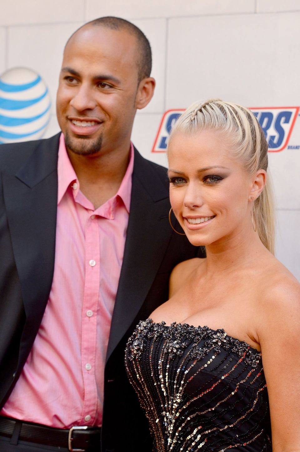 
Năm 2014, scandal xảy tới với gia đình này khi Hank Baskett bị tố đi đêm với một người mẫu chuyển giới
