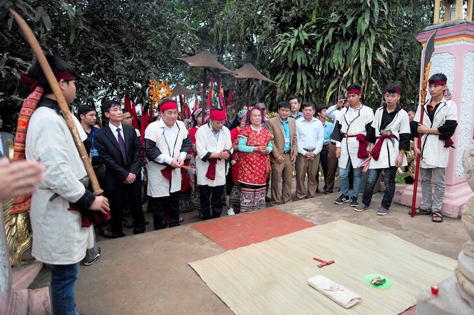 Sắc màu lễ hội ở đền Chín Mường - 2 Sắc màu lễ hội ở đền Chín Mường - 2