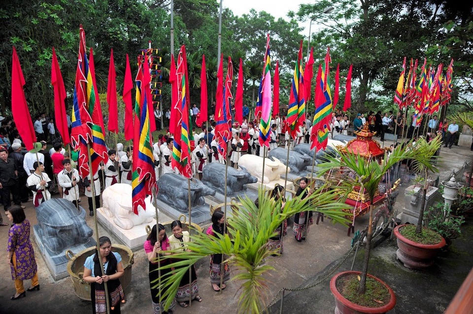 Sắc màu lễ hội ở đền Chín Mường - 11 Sắc màu lễ hội ở đền Chín Mường - 11