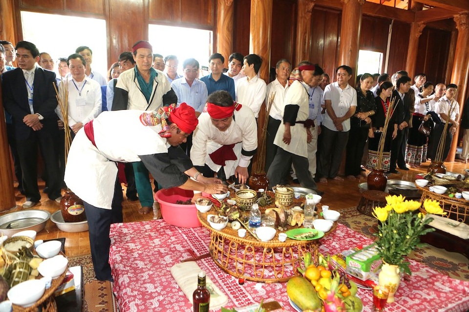 Sắc màu lễ hội ở đền Chín Mường - 3 Lễ Đại tế tại đền Chín Gian.