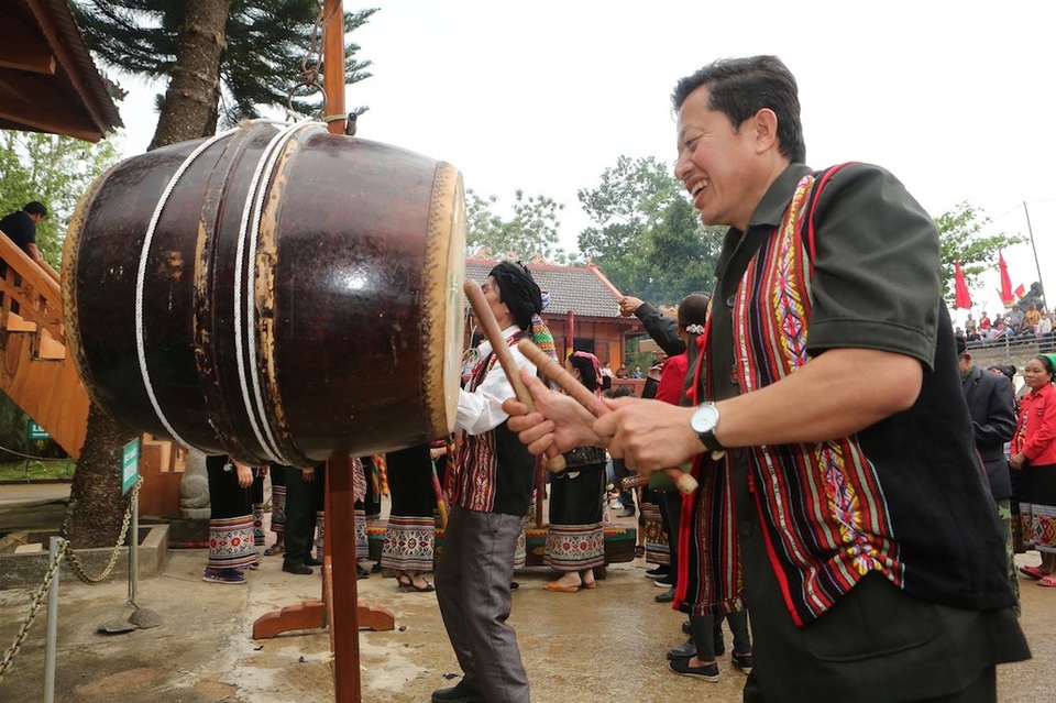 Sắc màu lễ hội ở đền Chín Mường - 6 Sắc màu lễ hội ở đền Chín Mường - 6