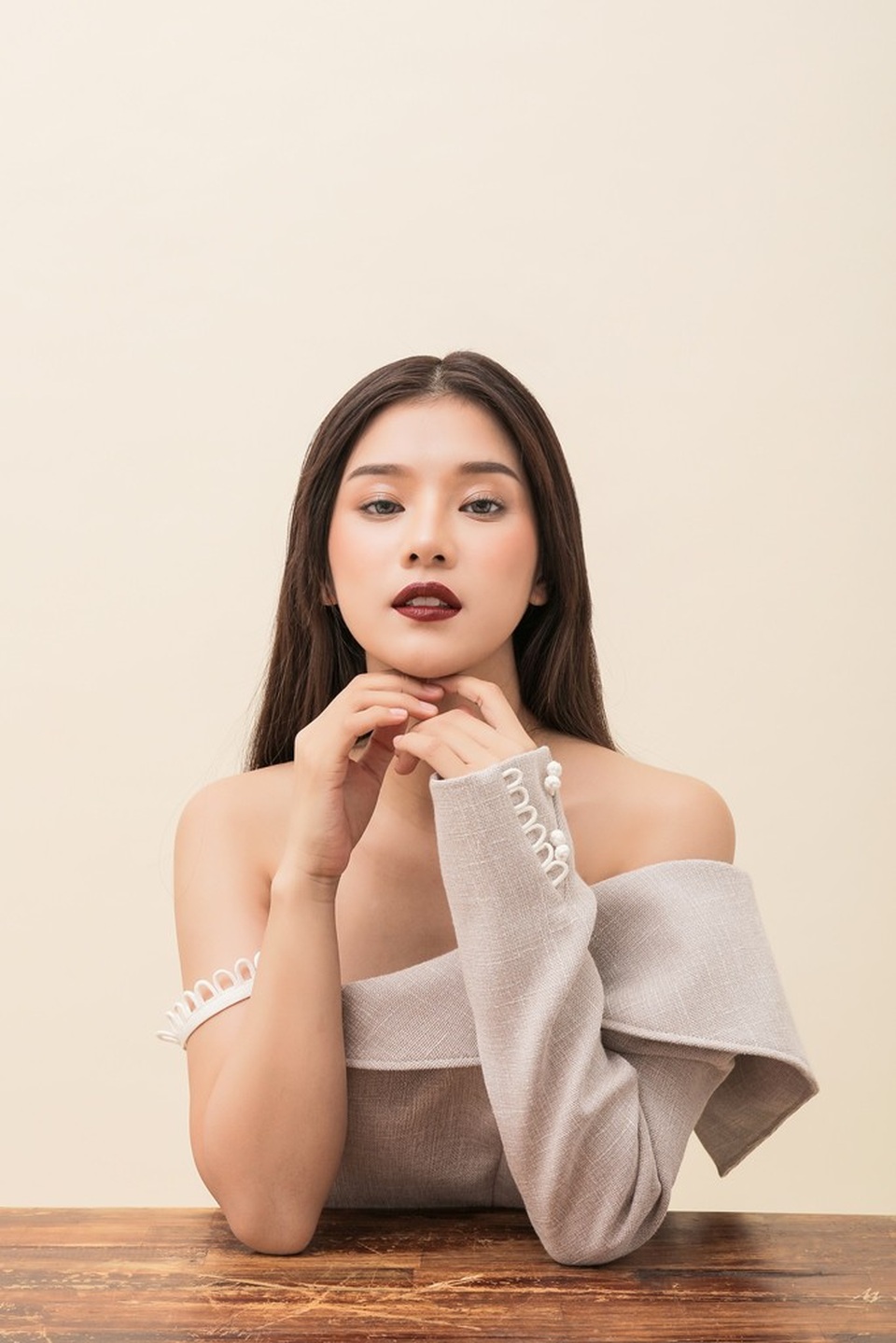 Hoàng Yến Chibi sexy hơn để khẳng định đã đến lúc trưởng thành - 4 Không ai có thể kín cổng cao tường mãi mãi được, tôi cũng vậy và tôi không quay ngoắt 180 độ sang hình ảnh sexy nên mọi người đừng quá đặt nặng. Tôi vẫn tôi, là Hoàng Yến Chibi nhưng ở phiên bản trưởng thành hơn”.