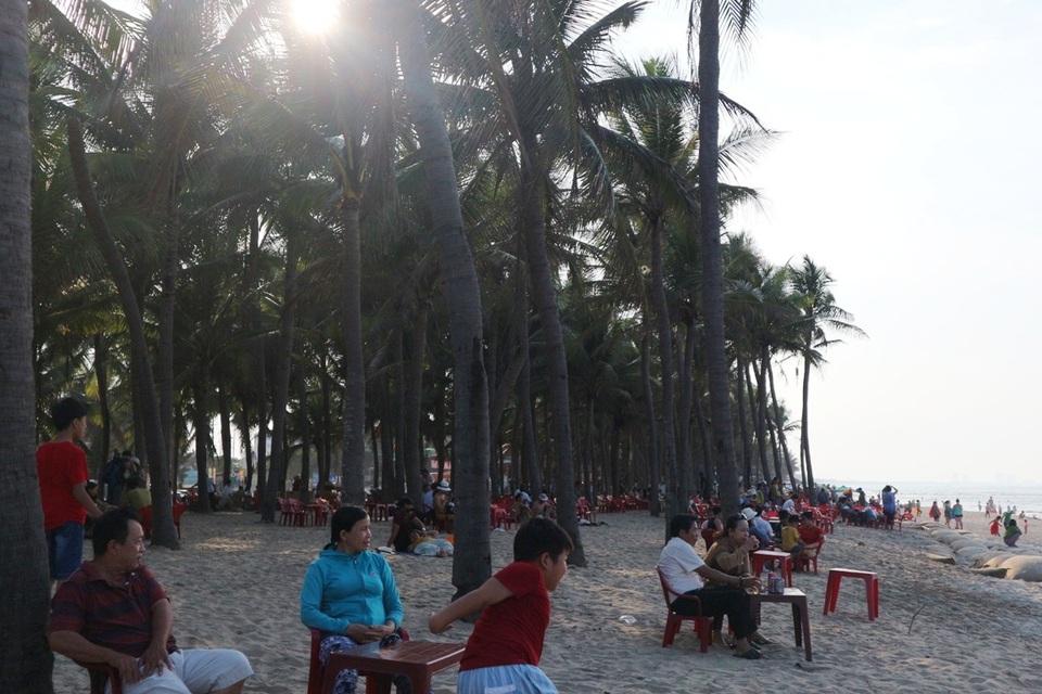 Sau khi vui chơi tại các điểm làng nghề (Hội An) thì biển Cửa Đại, An Bàng là lựa chọn hấp dẫn cho người dân và du khách trước khi tiếp tục đến với phố cổ Hội An về đêm