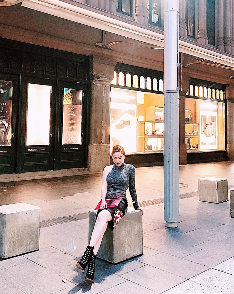 Tự Long đưa bà xã xinh đẹp vi vu, Thu Minh tự nhận “dốt toàn tập” - 17 “Cảm nhận và thấy thích vẻ đẹp cũng như cuộc sống bình yên ở đây... niềm vui đôi khi đến từ những điều giản dị nhất”, nữ ca sĩ chia sẻ.