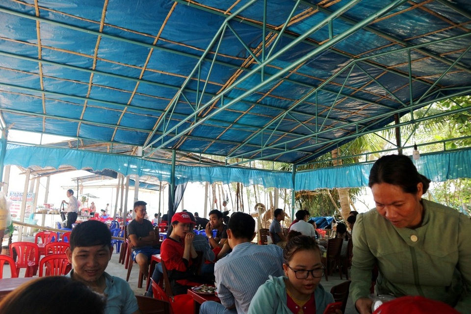 Xã đảo Tam Hải, một điểm vui chơi giải trí được nhiều bạn trẻ lựa chọn để tránh nóng dịp nghỉ lễ