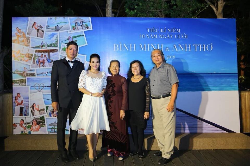 Trương Ngọc Ánh trễ nãi đến mừng Bình Minh – Anh Thơ 10 năm bên nhau - 5 Bình Minh - Anh Thơ và đấng sinh thành.