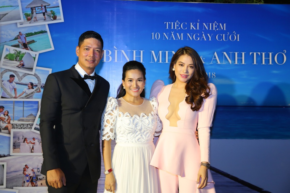 Trương Ngọc Ánh trễ nãi đến mừng Bình Minh – Anh Thơ 10 năm bên nhau - 3 Trương Ngọc Ánh trễ nãi đến mừng Bình Minh – Anh Thơ 10 năm bên nhau - 3