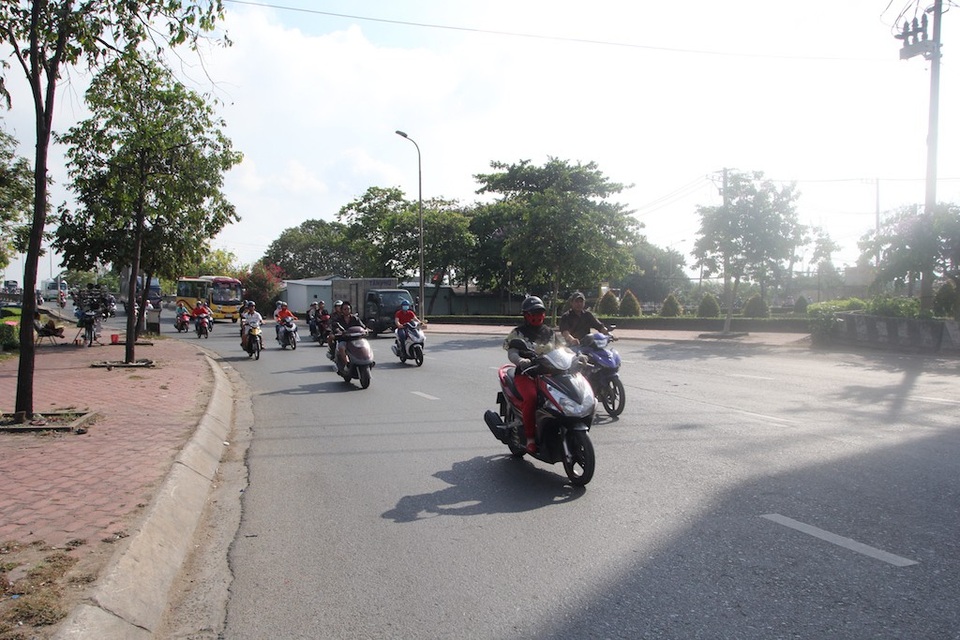 Khu vực cầu Bình Triệu (quận Bình Thạnh) vốn ùn ứ kéo dài hàng ngày vào giờ cao điểm buổi sáng thì nay thông thoáng