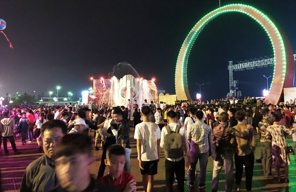 Phó Thủ tướng Chính phủ Vương Đình Huệ đánh trống khai hội du lịch Cửa Lò 2018 - 13 Phó Thủ tướng Chính phủ Vương Đình Huệ đánh trống khai hội du lịch Cửa Lò 2018 - 13