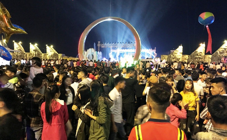Phó Thủ tướng Chính phủ Vương Đình Huệ đánh trống khai hội du lịch Cửa Lò 2018 - 15 Phó Thủ tướng Chính phủ Vương Đình Huệ đánh trống khai hội du lịch Cửa Lò 2018 - 15