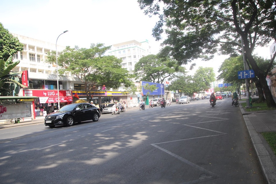 Đường Đinh Tiên Hoàng, đoạn trước Đại học Khoa học - Xã hội và Nhân văn TPHCM, Đài truyền hình TP, mát mẻ và thông thoáng