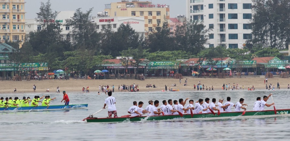 Sôi động giải đua thuyền trên biển Cửa Lò - 6 Sôi động giải đua thuyền trên biển Cửa Lò - 6