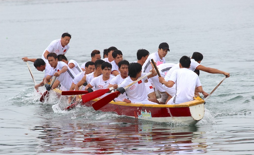 Sôi động giải đua thuyền trên biển Cửa Lò - 7 Sôi động giải đua thuyền trên biển Cửa Lò - 7