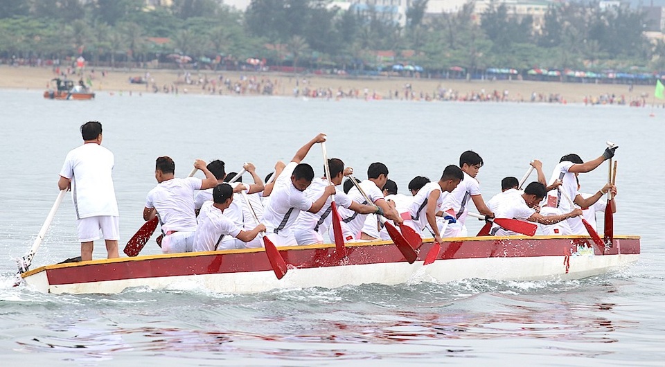 Sôi động giải đua thuyền trên biển Cửa Lò - 8 Sôi động giải đua thuyền trên biển Cửa Lò - 8