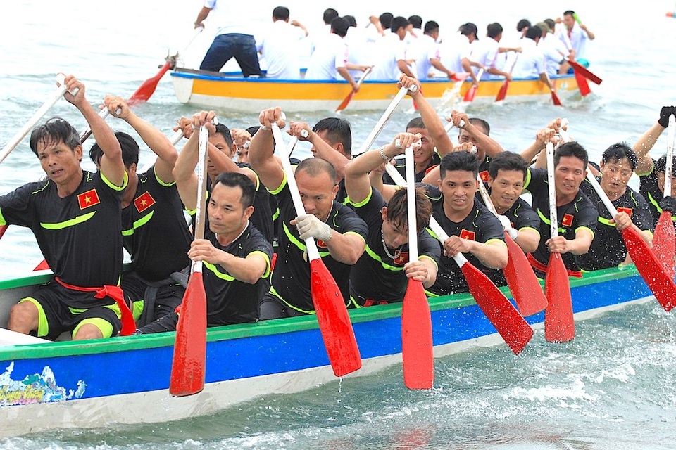 Sôi động giải đua thuyền trên biển Cửa Lò - 10 Sôi động giải đua thuyền trên biển Cửa Lò - 10