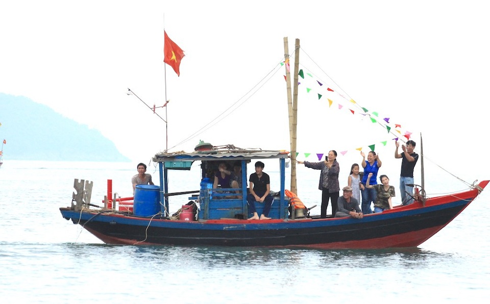 Sôi động giải đua thuyền trên biển Cửa Lò - 12 Sôi động giải đua thuyền trên biển Cửa Lò - 12