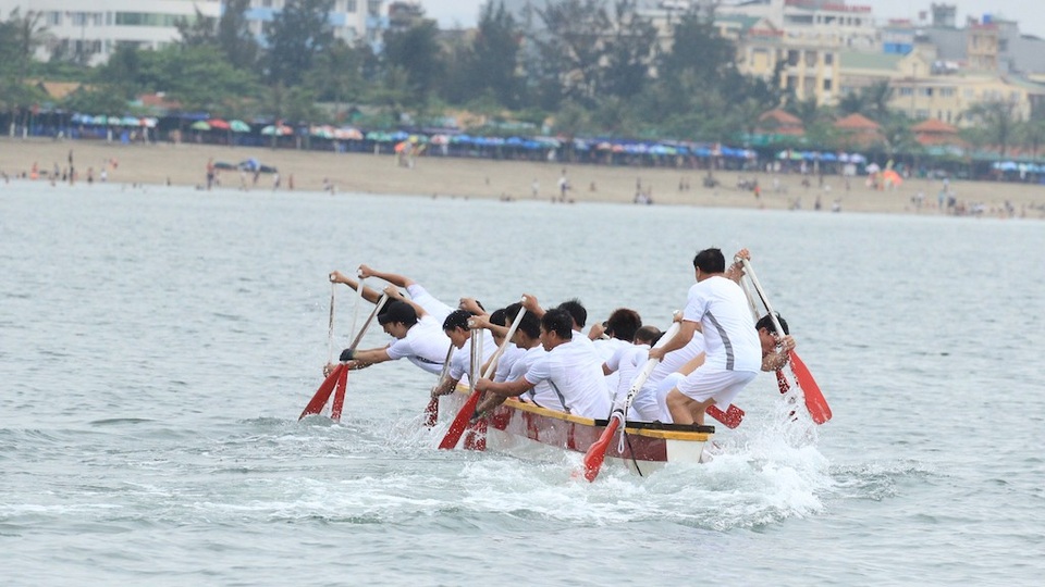 Sôi động giải đua thuyền trên biển Cửa Lò - 15 Sôi động giải đua thuyền trên biển Cửa Lò - 15