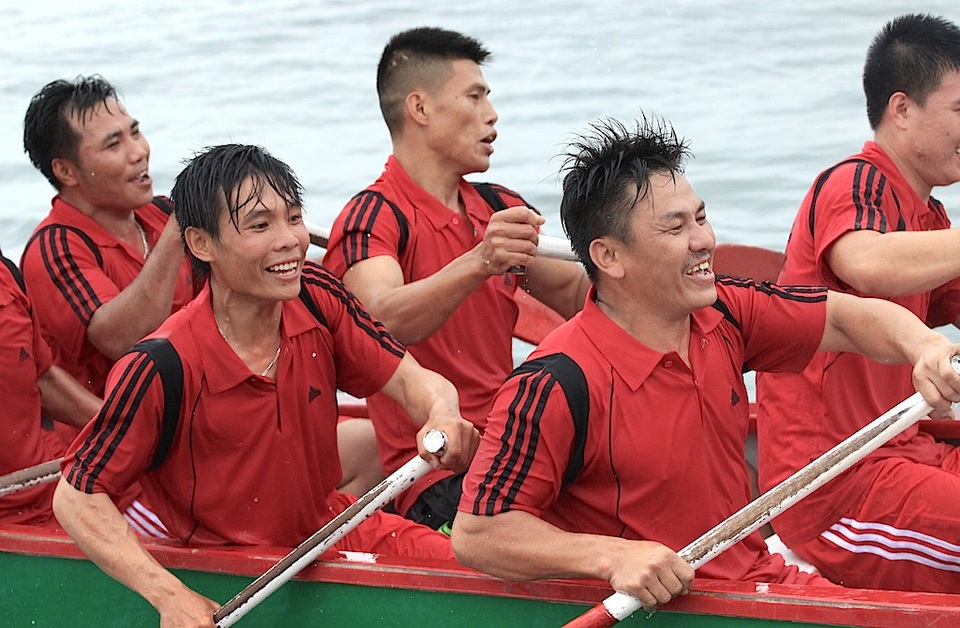Sôi động giải đua thuyền trên biển Cửa Lò - 18 Sôi động giải đua thuyền trên biển Cửa Lò - 18