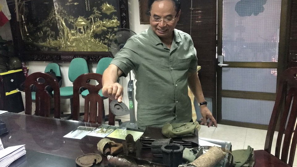 Ký ức của một người lính về ngày giải phóng Sài Gòn - 2 Với ông thời bình lập lại, đất nước giải phóng những kỷ vật quý giá này ông sẽ lưu giữ mãi mãi và coi đó là những người bạn tri kỷ không thể nào quên. Bởi chiến tranh đã làm cho bao mất mát đau thương, còn mình may mắn hơn các đồng đội thì phải lưu giữ những kỷ vật này để giáo dục con cháu.