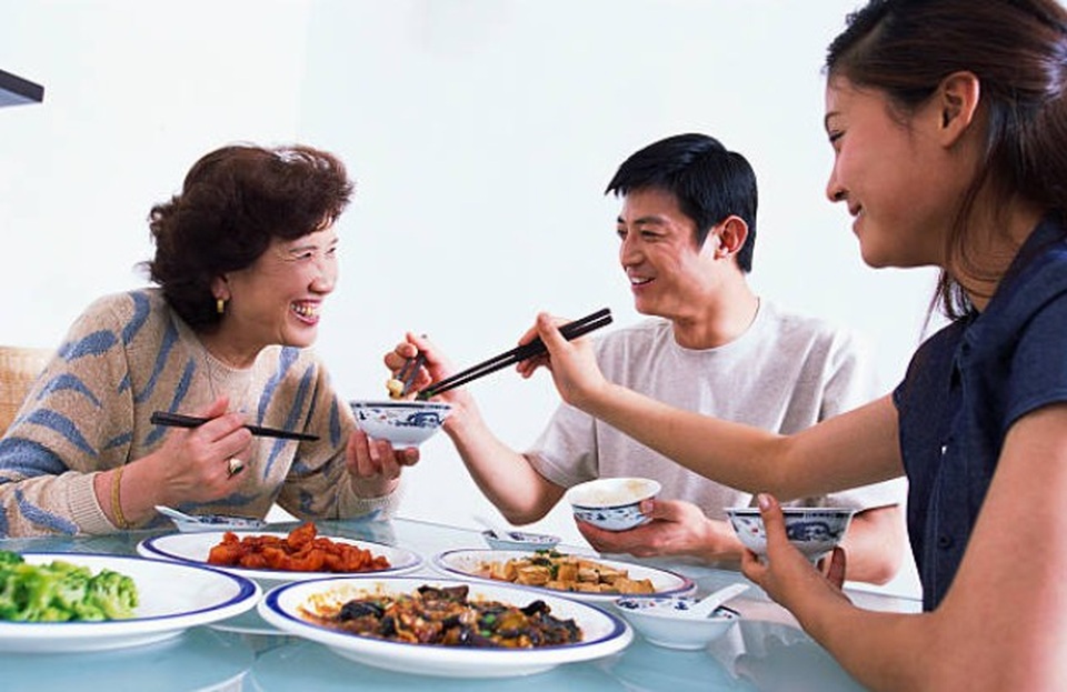 Mẹ chồng thường xuyên xin tiền con trai vì không cam lòng để con dâu hưởng hết - 1 Mẹ chồng thường xuyên xin tiền con trai vì không cam lòng để con dâu hưởng hết - 1