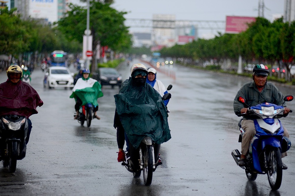 Cơn "mưa vàng" giải nhiệt cho Sài Gòn - 8 Cơn mưa khá nhỏ và không kéo dài.
