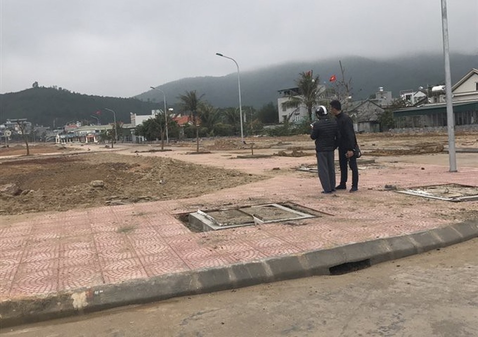 Cắm nhà, cầm xe buôn đất: ‘Sáng mua, trưa bán’ đẩy giá trăm triệu đồng - 1
Giá đất nền nhiều nơi vẫn đang tăng mạnh