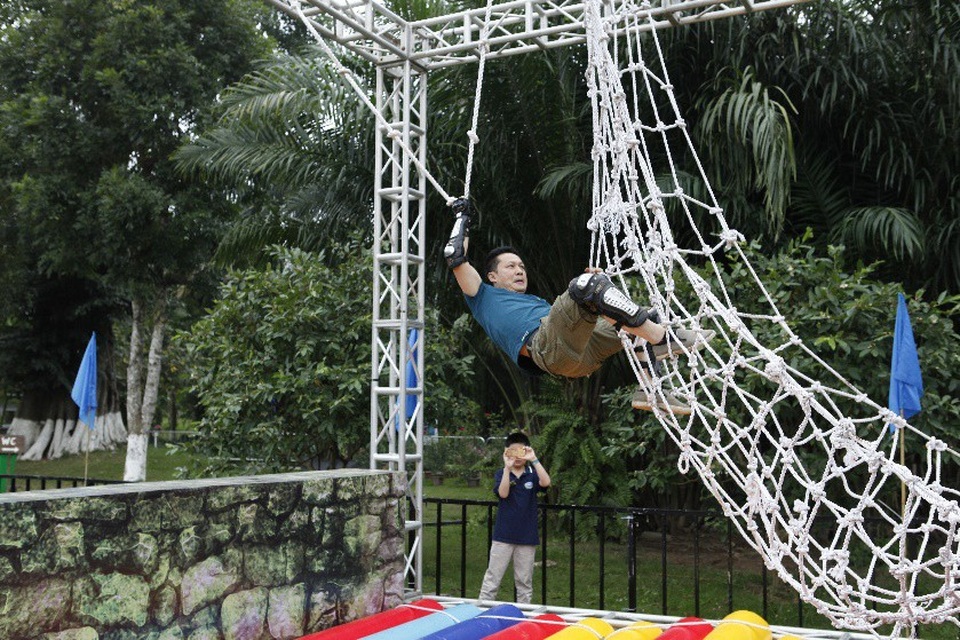 Giới trẻ Hà Thành rủ nhau đến Ecopark chơi nhập vai giải mã tìm kho báu - 10 Đu dây leo lưới