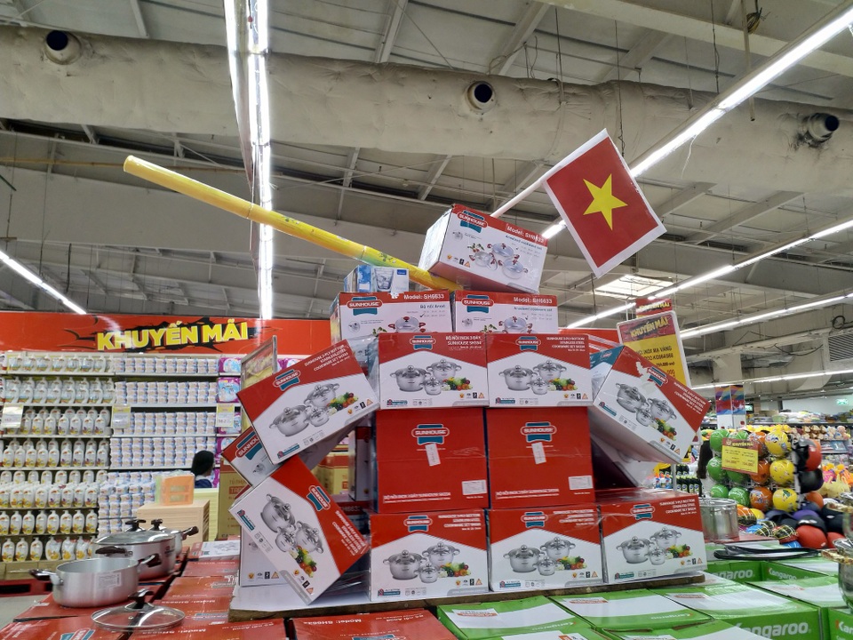 Chiếc xe tăng được làm thủ công từ vỏ của các loại nồi, chảo. Người ta tận dụng mô hình này để in những hình quảng cáo, khuyến mãi cho sản phẩm.