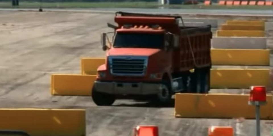 Lầu Năm Góc phát triển thiết bị vi sóng để chặn ô tô - 1 Lầu Năm Góc phát triển thiết bị vi sóng để chặn ô tô - 1