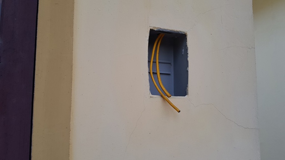 Hoang lạnh khu tái định cư cho người Đan Lai nơi đại ngàn! - 9 Ổ điện ở đây cũng chưa được bắt.