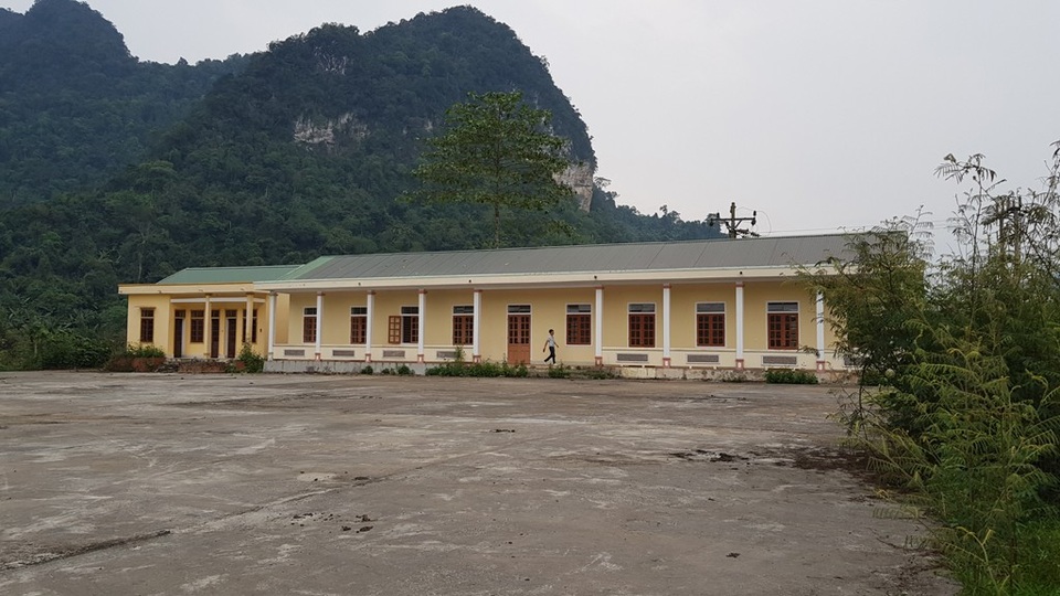 Hoang lạnh khu tái định cư cho người Đan Lai nơi đại ngàn! - 1 Công trình trường học hơn 1 tỷ đồng bỏ hoang từ lâu.
