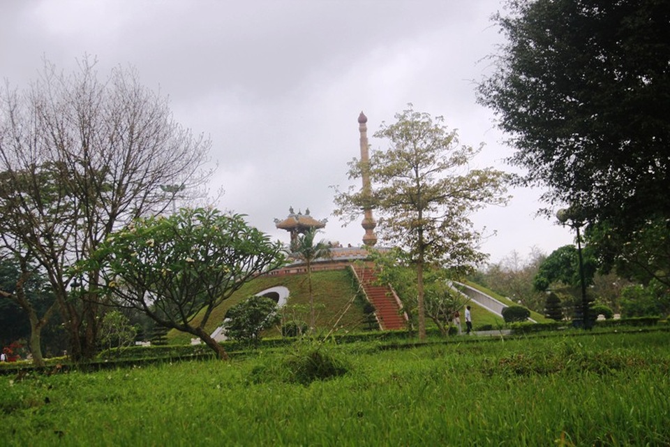 Cỏ xanh trong khuôn viên Thành cổ Quảng Trị. Nơi thấm đẫm máu xương của hàng vạn chiến sĩ