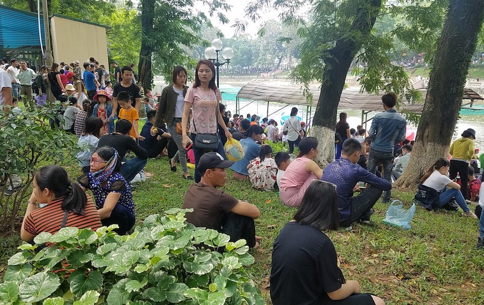 Hà Nội: "Nghẹt thở" chen chân đưa con đi chơi vườn thú Thủ Lệ - 8 Hà Nội: "Nghẹt thở" chen chân đưa con đi chơi vườn thú Thủ Lệ - 8