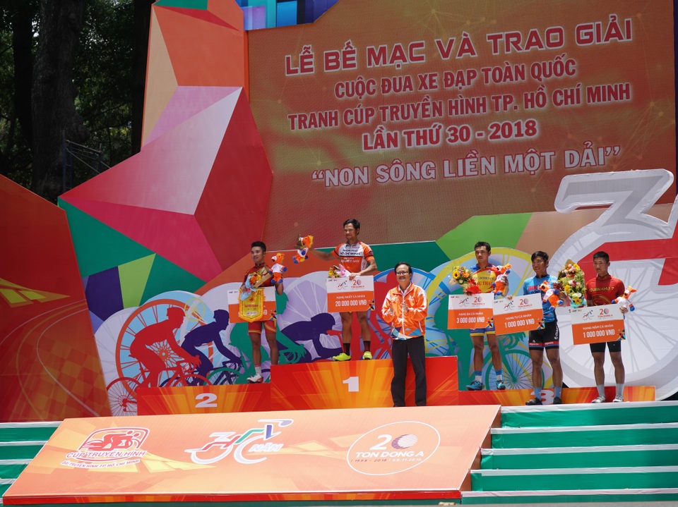 Lê Nguyệt Minh thắng chặng cuối, Nguyễn Thành Tâm đoạt áo vàng giải xe đạp xuyên Việt 2018 - 2 Hành trình xuyên Việt Non sông liền một dải kết thúc sau hành trình thi đấu đầy hấp dẫn