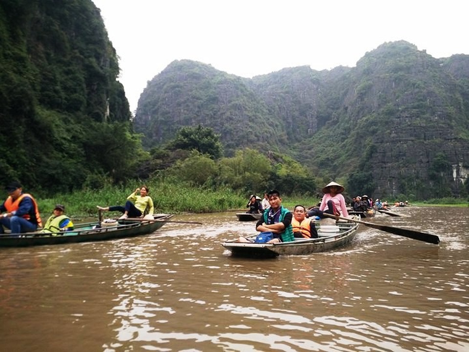 Kỹ năng chèo đò bằng chân điêu luyện của người dân Tam Cốc - 4 Kỹ năng chèo đò bằng chân điêu luyện của người dân Tam Cốc - 4
