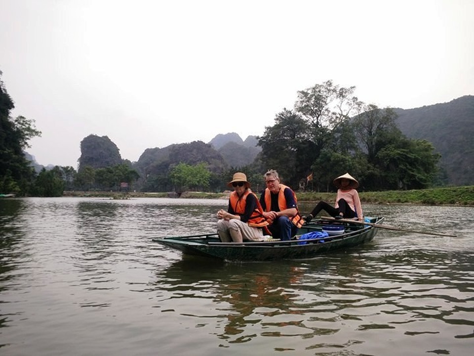 Kỹ năng chèo đò bằng chân điêu luyện của người dân Tam Cốc - 2 Kỹ năng chèo đò bằng chân điêu luyện của người dân Tam Cốc - 2