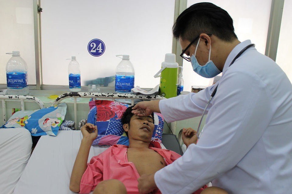 Cha sắp chết vì thiếu tiền mổ tim, 2 con thơ đói khát - 5 BS Hữu Tường cho biết, nếu không phẫu thuật bệnh nhân sẽ đột tử bất kỳ lúc nào