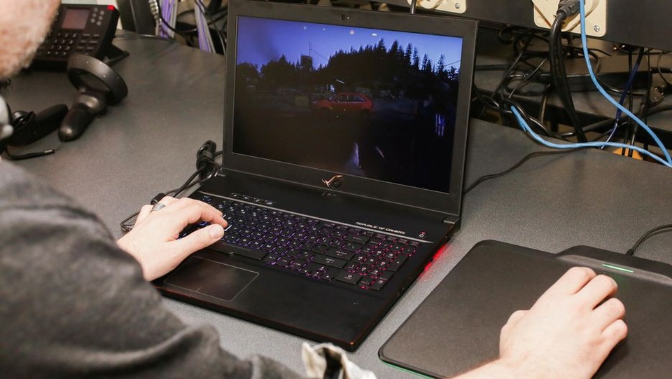 Laptop chơi game mỏng nhất thế giới về Việt Nam giá từ 50 triệu đồng - 2 ROG Zephyrus M GM501