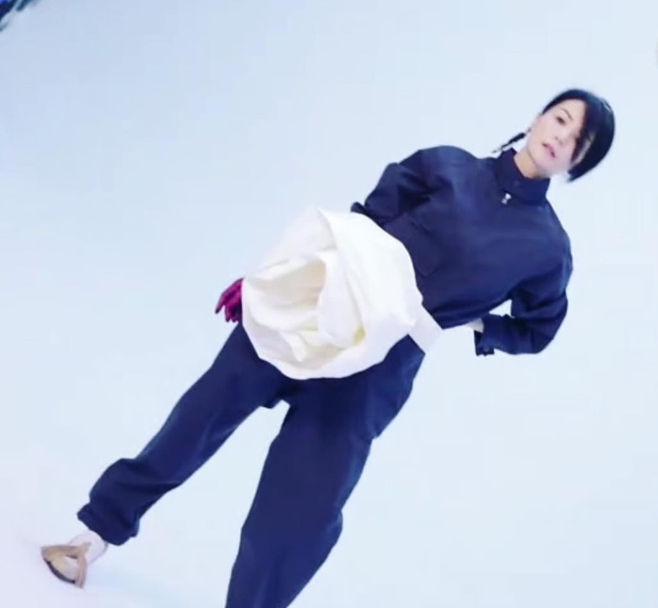 48 tuổi, Vương Phi trẻ đẹp như gái đôi mươi nhờ tình yêu của Tạ Đình Phong - 10