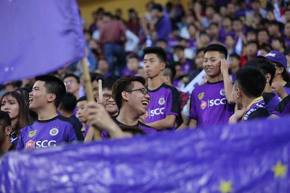 CĐV Hà Nội, HA Gia Lai cuồng nhiệt cổ vũ ngôi sao U23 Việt Nam - 4
V-League 2018 có sức hút lớn với khán giả nhờ hiệu ứng U23 Việt Nam