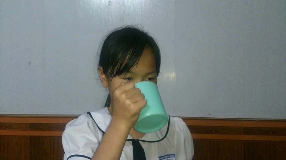Xử lý nghiêm vụ cô giáo bắt HS súc miệng bằng nước giặt giẻ lau bảng - 2 Cháu Phạm Phương Anh tả lại sự việc