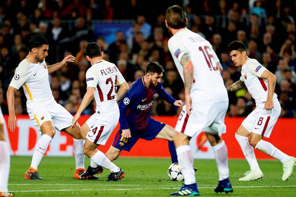 Những khoảnh khắc Barcelona “vùi dập” AS Roma tại Nou Camp - 20
Florenzi và Perrotti bất lực trong việc lấy bóng trong chân Messi