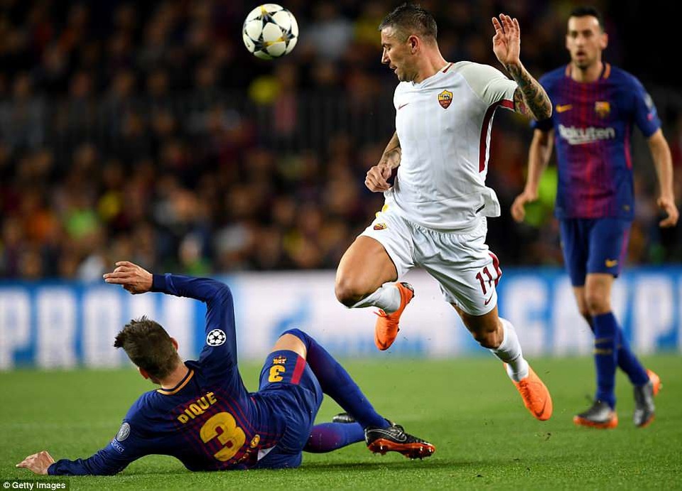 Những khoảnh khắc Barcelona “vùi dập” AS Roma tại Nou Camp - 16
Pique vẫn mang đến sự chắc chắn tuyệt đối ở nơi hàng thủ