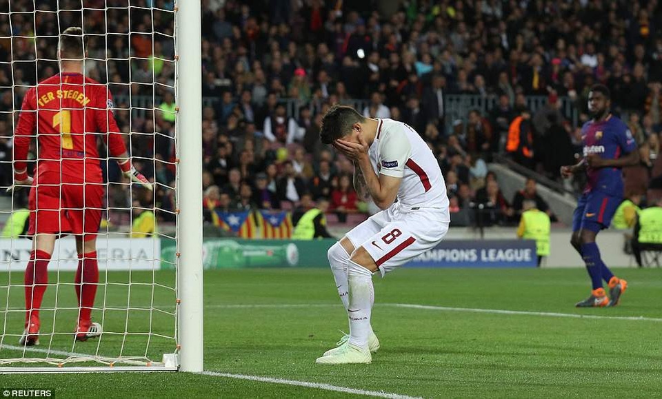 Những khoảnh khắc Barcelona “vùi dập” AS Roma tại Nou Camp - 14
Sự thất vọng của Perrotti khi bỏ lỡ cơ hội ngon ăn ở phút 56