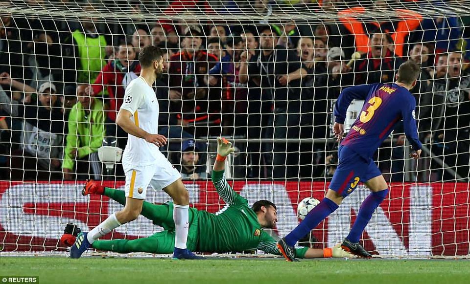 Những khoảnh khắc Barcelona “vùi dập” AS Roma tại Nou Camp - 8
Phút 59, Pique đá bồi đưa tỷ số lên thành 3-0 cho Barcelona