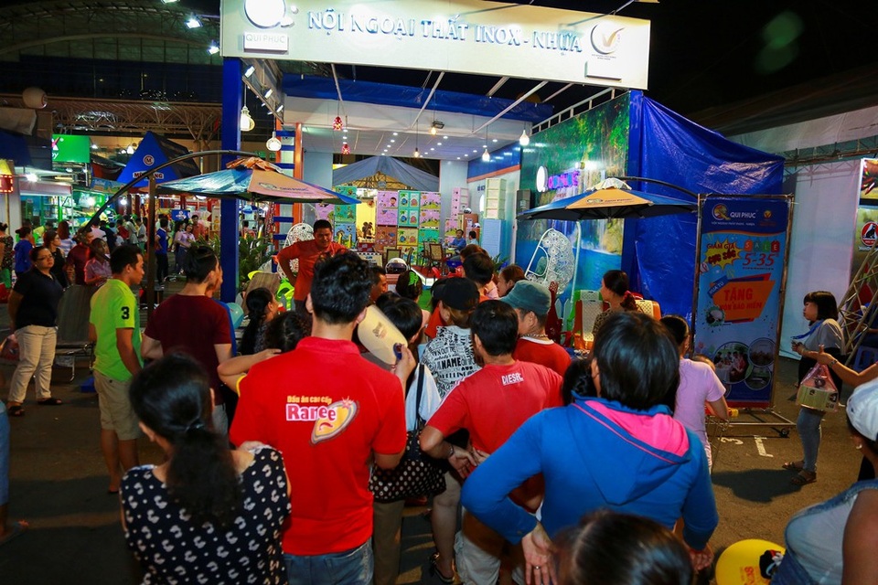 "Mướt mồ hôi" chơi trò ném bóng vào... ngăn tủ - 8 Vừa đạt danh hiệu Hàng Việt Nam chất lượng cao do người tiêu dùng bình chọn năm 2018, năm nay cũng là lần thứ 5 liên tiếp Công ty Qui Phúc đạt danh hiệu cao quý này.