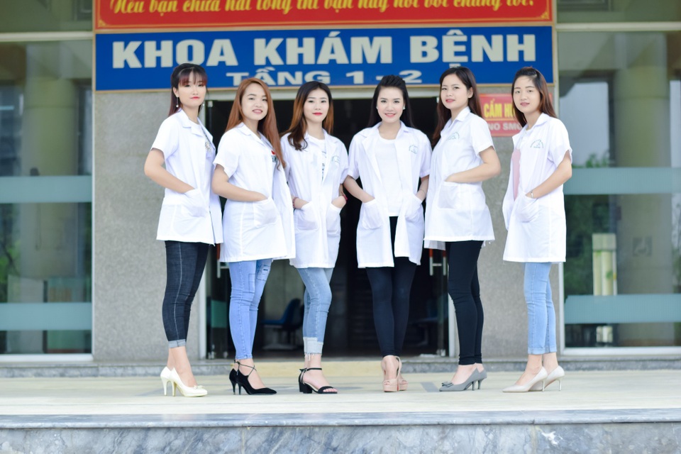 Cao đẳng Y - Dược Asean tuyển sinh 1.150 chỉ tiêu năm 2018 - 3
Giờ học thực hành tại Bệnh viện