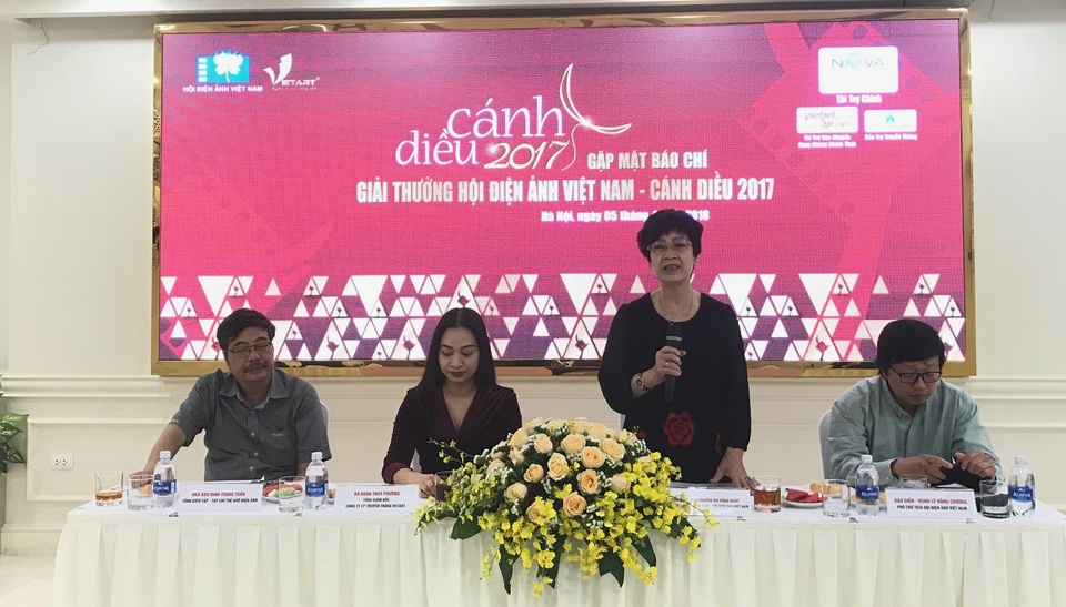 Vì sao phim Việt hóa, phim nước ngoài không được trao giải Cánh diều 2017? - 1 Toàn cảnh họp báo giải Cánh diều 2017 tại Hà Nội sáng 5/4. Ảnh: PQ